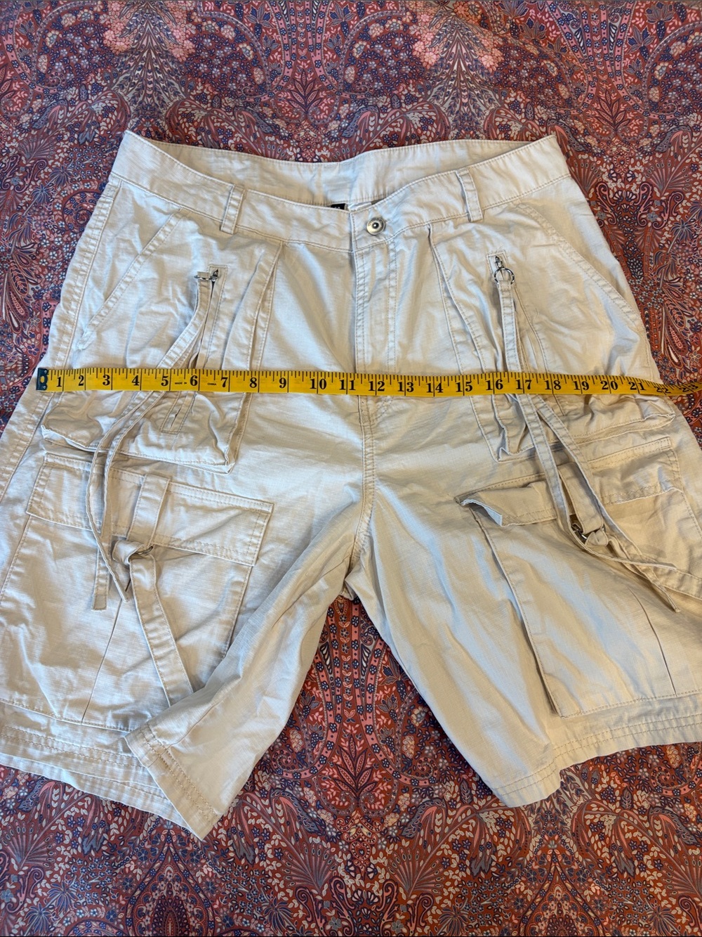 Divided by H&M Cargo Shorts Cream Color Leandra - Picture 9 of 9